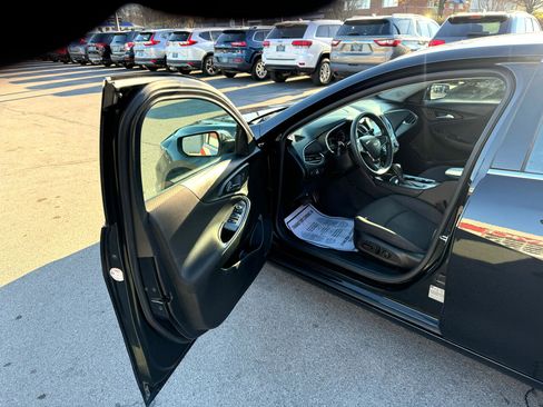 Used 2017 Chevrolet Malibu LT image 15