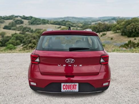 Used 2022 Hyundai Venue SEL FWD image 9