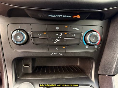 Used 2018 Ford Focus SE FWD image 16