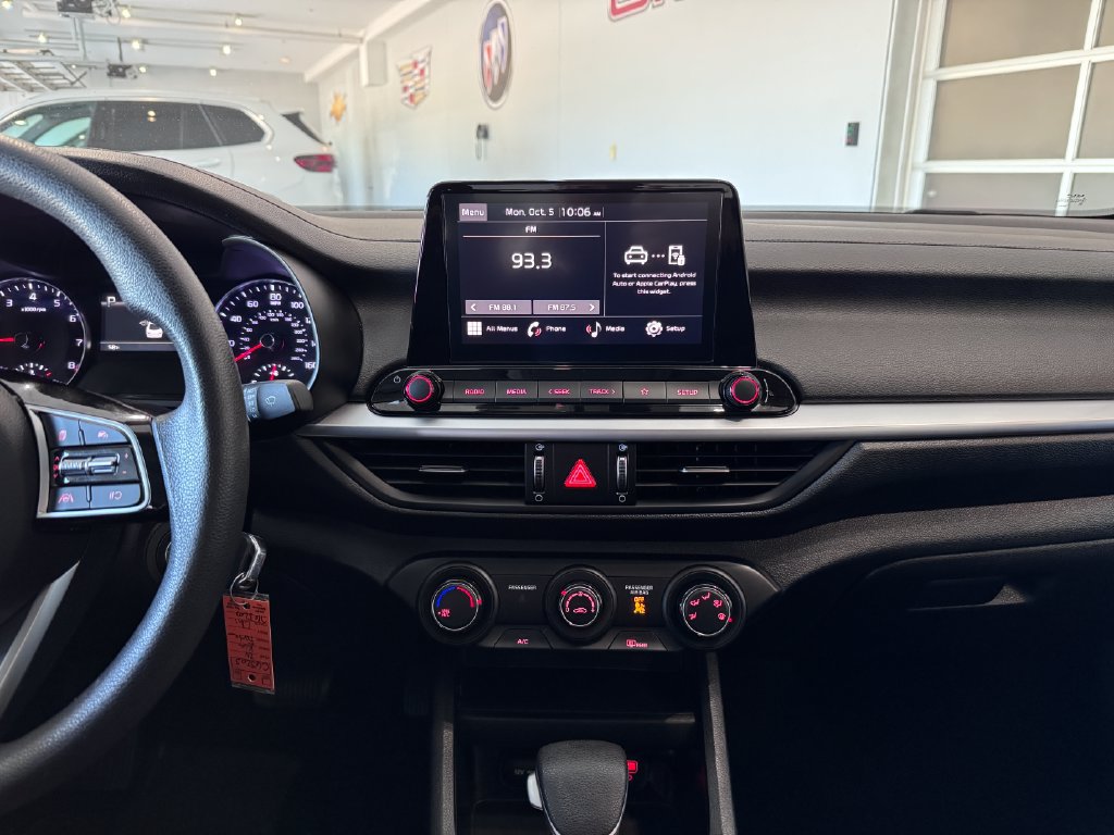 Used 2024 Kia Forte LXS w/ LXS Technology Package FWD image 17
