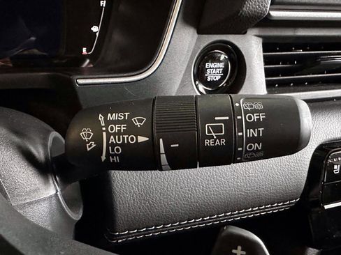 Used 2025 Honda Pilot Elite image 24