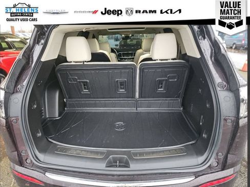 Used 2023 Buick Enclave Avenir w/ Avenir Technology Package AWD/4WD image 8