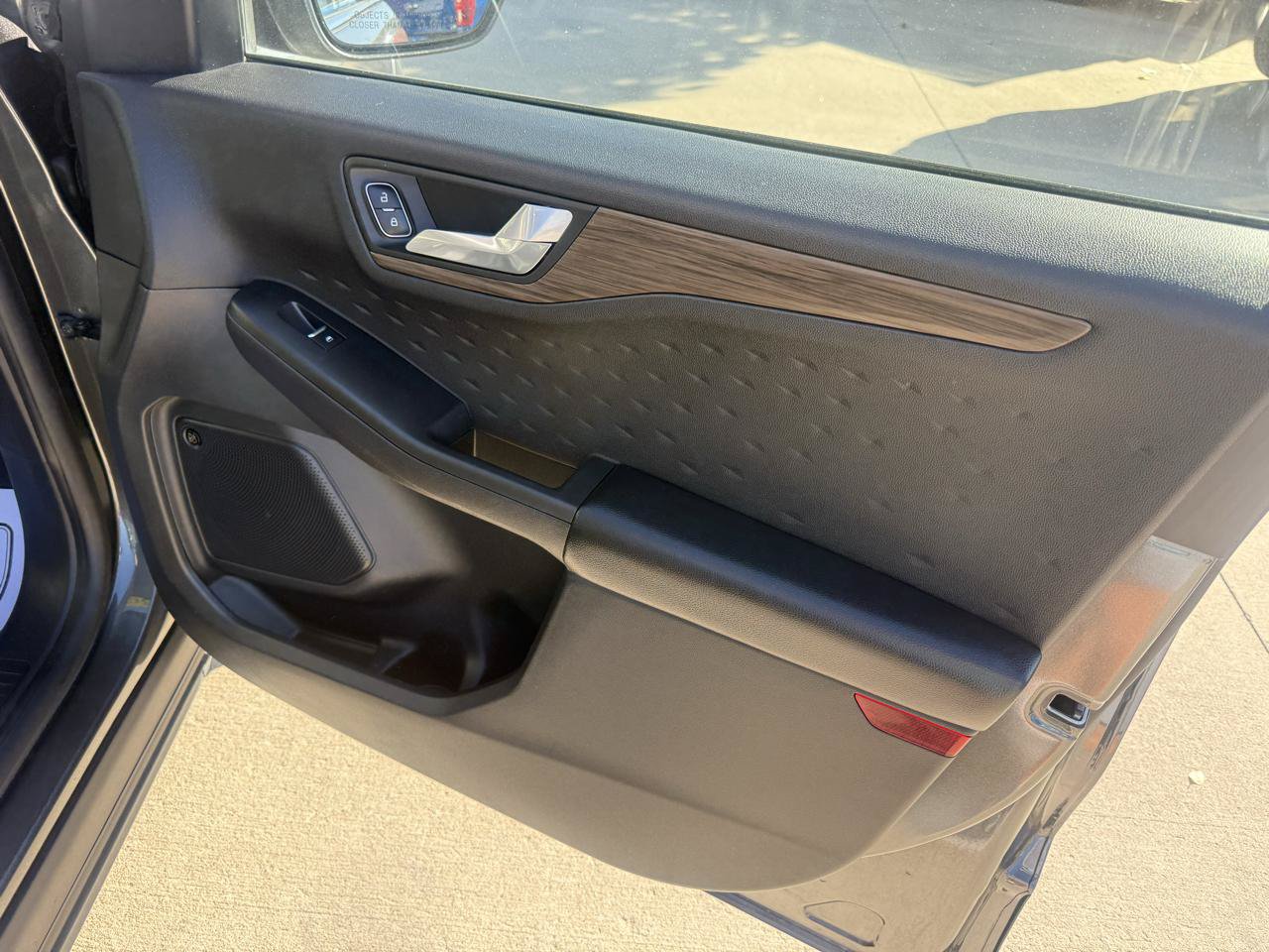 Used 2020 Ford Escape Titanium AWD/4WD image 17