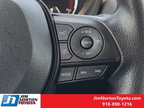 Used 2025 Toyota RAV4 XLE FWD image 29