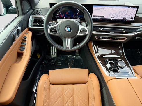 Used 2024 BMW X5 xDrive40i w/ M Sport Package AWD/4WD image 16