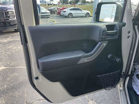 Used 2017 Jeep Wrangler Unlimited Sport w/ Connectivity Group image 15