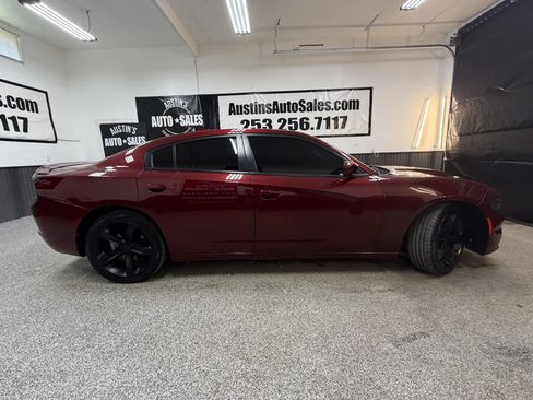 Used 2017 Dodge Charger R/T RWD image 2
