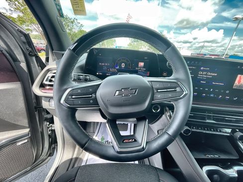 Used 2024 Chevrolet Traverse Z71 w/ Enhanced Driving Package AWD/4WD image 11