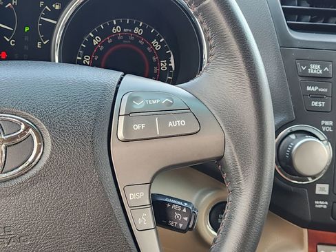 Used 2010 Toyota Highlander Limited image 29