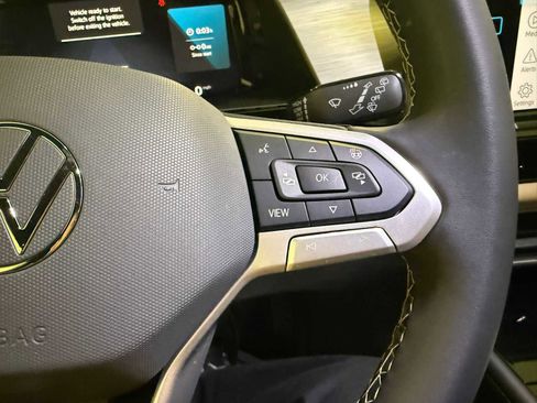 Used 2024 Volkswagen Atlas Cross Sport SE image 31