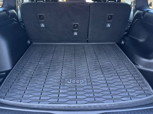 Used 2025 Jeep Grand Cherokee Laredo X w/ Luxury Tech Group I image 15