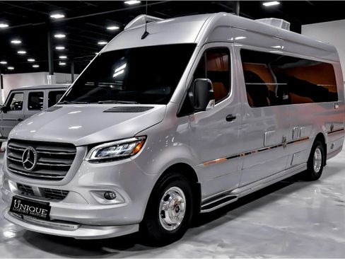 Used 2022 Mercedes-Benz Sprinter 3500 image 4