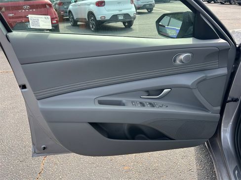 Used 2025 Hyundai Elantra SEL image 10