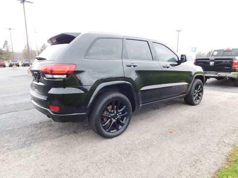 Used 2021 Jeep Grand Cherokee Laredo X image 3