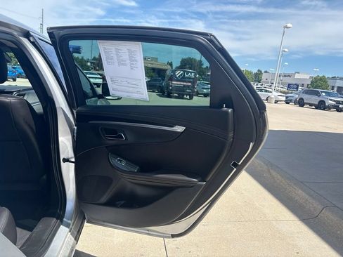 Used 2016 Chevrolet Impala LT w/ Convenience Package FWD image 30