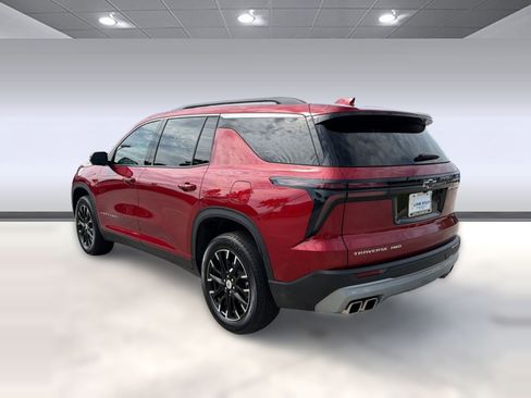 Used 2025 Chevrolet Traverse LT w/ Sun and Wheel Package AWD/4WD image 3