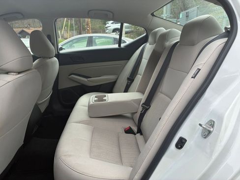 Used 2025 Nissan Altima 2.5 SV FWD image 39