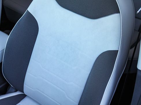 Used 2025 Volkswagen Taos SE image 25