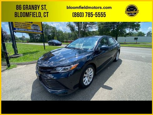 Used 2019 Toyota Camry LE image 1