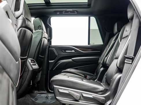Used 2023 Cadillac Escalade Premium Luxury image 42