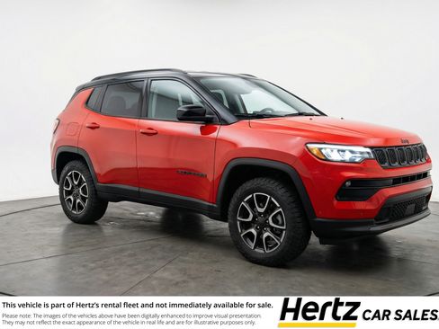 Used 2025 Jeep Compass Trailhawk AWD/4WD image 1