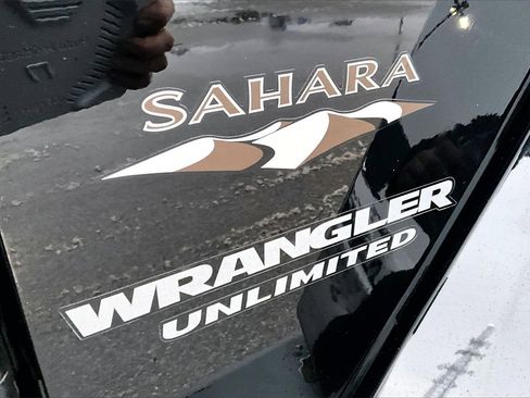 Used 2017 Jeep Wrangler Unlimited Sahara image 22