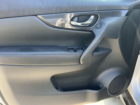 Used 2017 Nissan Rogue S FWD image 26