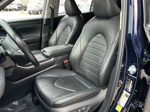 Used 2022 Toyota Highlander XLE image 14