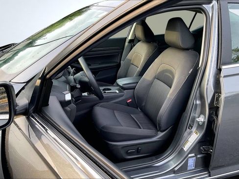 Used 2025 Nissan Altima 2.5 SV FWD image 22