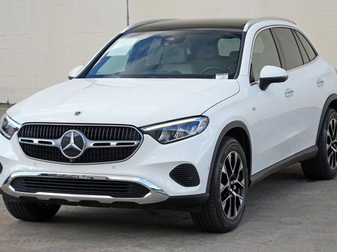 Used 2025 Mercedes-Benz GLC 350e 4MATIC image 51