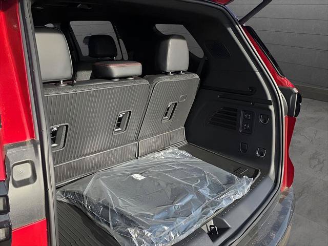 New 2026 Chevrolet Traverse RS w/ LPO, Floor Liner Package FWD image 11