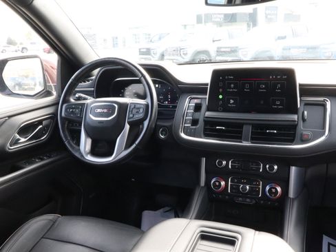 Used 2022 GMC Yukon XL SLT w/ SLT Luxury Package image 10