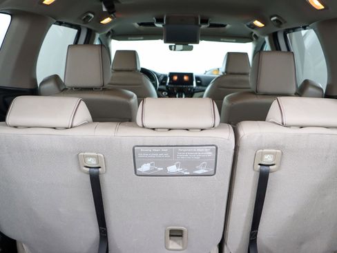 Used 2023 Honda Odyssey Elite image 32