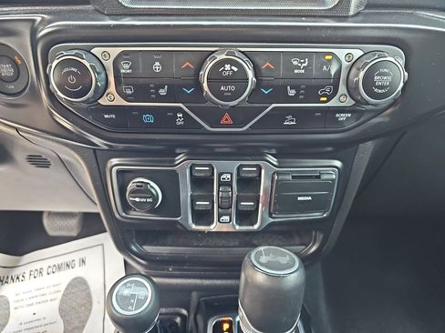 Used 2022 Jeep Wrangler Unlimited Sahara w/ Cold Weather Group AWD/4WD image 26