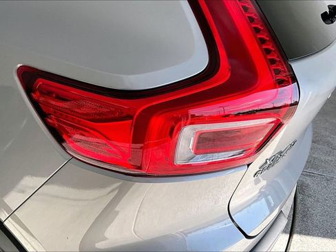 Certified 2023 Volvo XC40 B5 Core w/ Protection Package Premier image 40