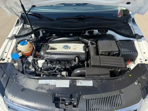 Used 2013 Volkswagen CC Sport FWD image 8