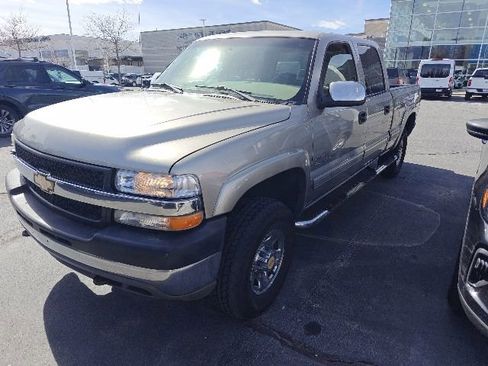 Used 2002 Chevrolet Silverado 2500 LS w/ Off-Road Skid Plate Pkg image 2