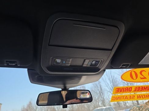 Used 2020 Ford Explorer XLT w/ Equipment Group 202A image 23