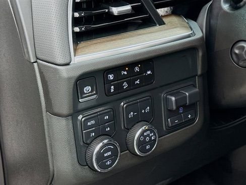 Used 2025 Chevrolet Tahoe High Country image 12