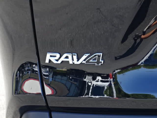 Used 2025 Toyota RAV4 XLE w/ Convenience Package FWD image 10