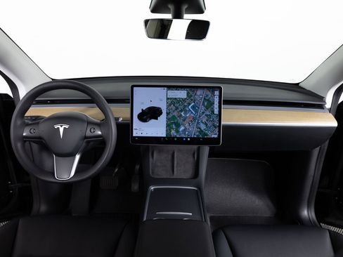 Used 2021 Tesla Model Y Long Range image 35