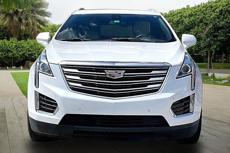 Used 2018 Cadillac XT5 Luxury w/ Driver Awareness Package FWD image 2