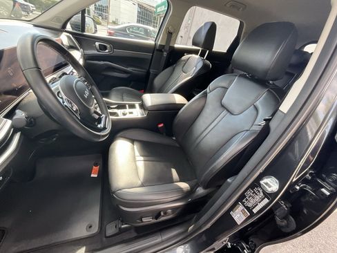 Used 2025 Kia Sorento S image 12