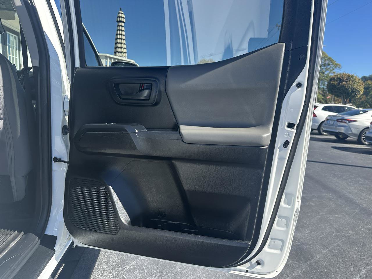 Used 2022 Toyota Tacoma SR AWD/4WD image 24
