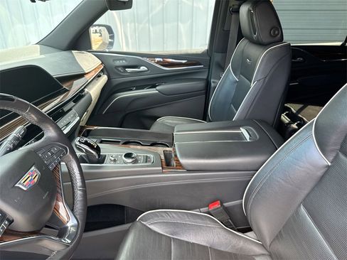 Used 2023 Cadillac Escalade ESV Premium Luxury image 24