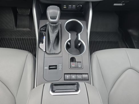 Used 2022 Toyota Highlander XLE image 20