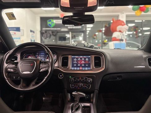 Used 2021 Dodge Charger SXT w/ Driver Convenience Group image 15