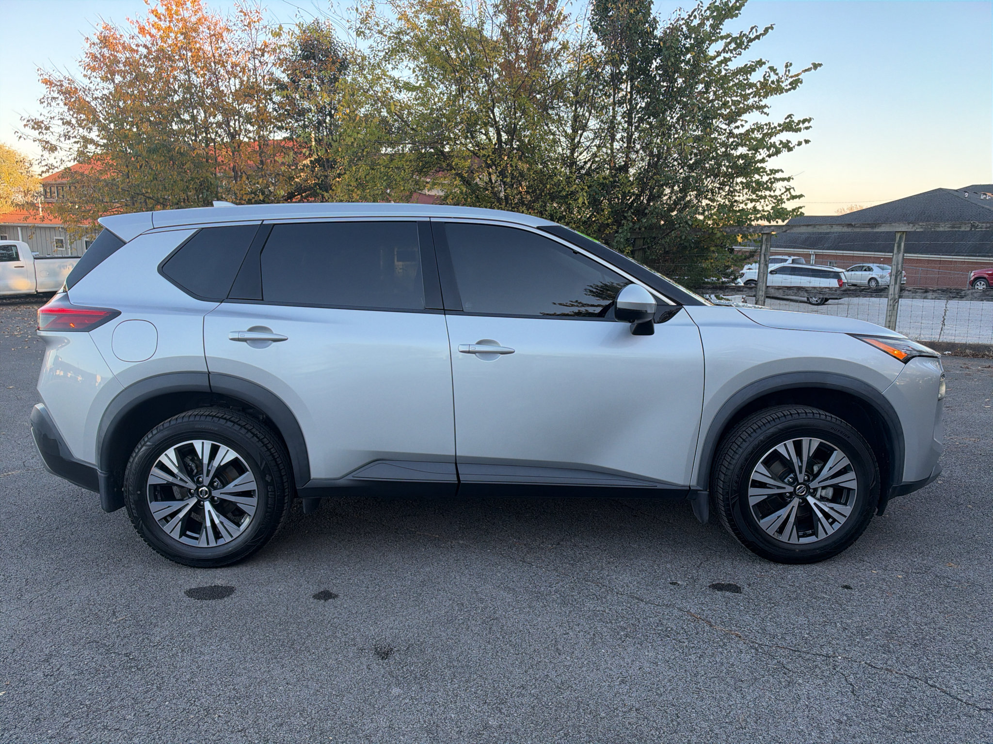 Used 2021 Nissan Rogue SV AWD/4WD image 4