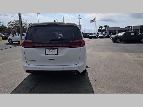 New 2026 Chrysler Pacifica Select w/ S Appearance Package FWD image 31