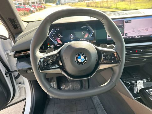 Used 2024 BMW 530i w/ Convenience Package image 14